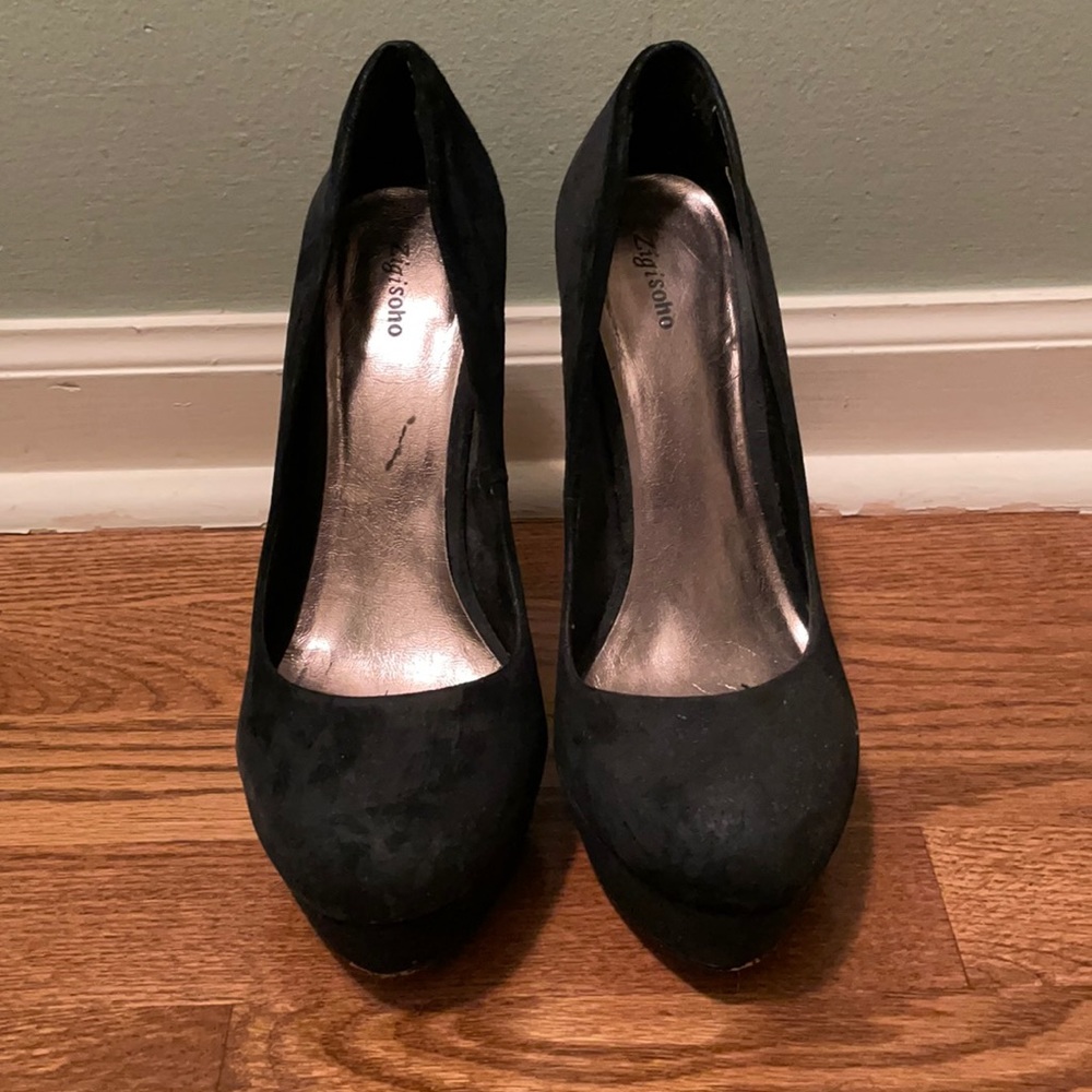 Black suede pumps. Size 9.